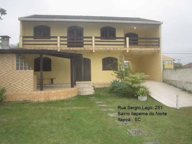 Sobrado Amarelo pé na areia 