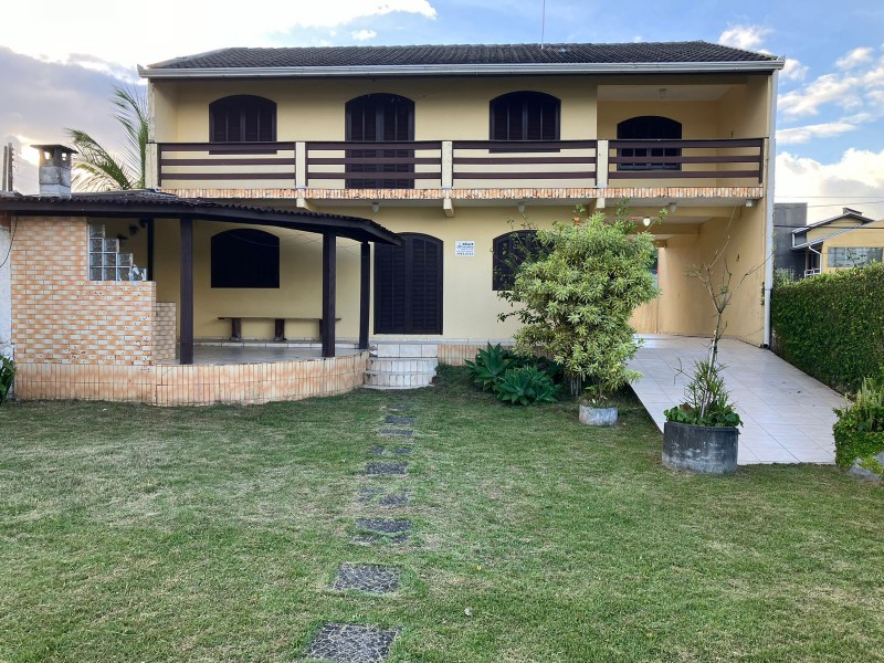 Sobrado Amarelo pé na areia 